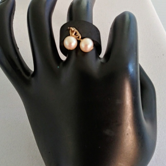 Leather Band Pearl Dangle. Ring - Picture 2 of 6